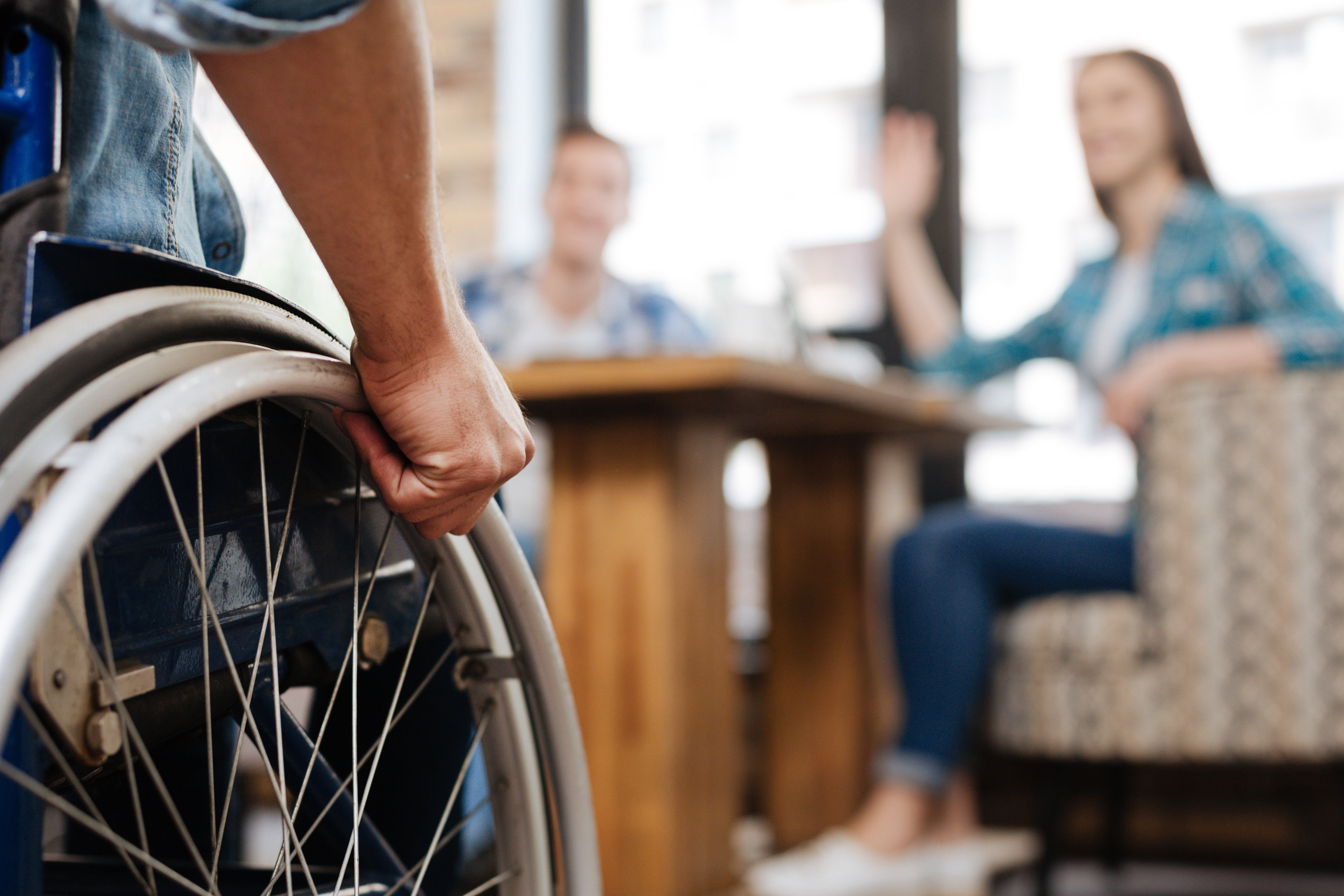 how-to-greet-someone-in-a-wheelchair